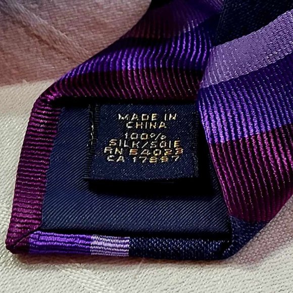 BANANA REPUBLIC Men's SILK Neck tie,  purple, lila, & burgundy Striped pattern - Picture 11 of 15